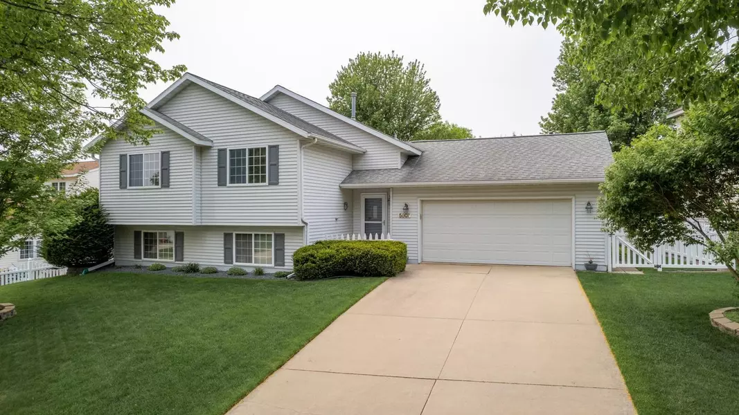 5807 Shetland DR NW, Rochester, MN 55901