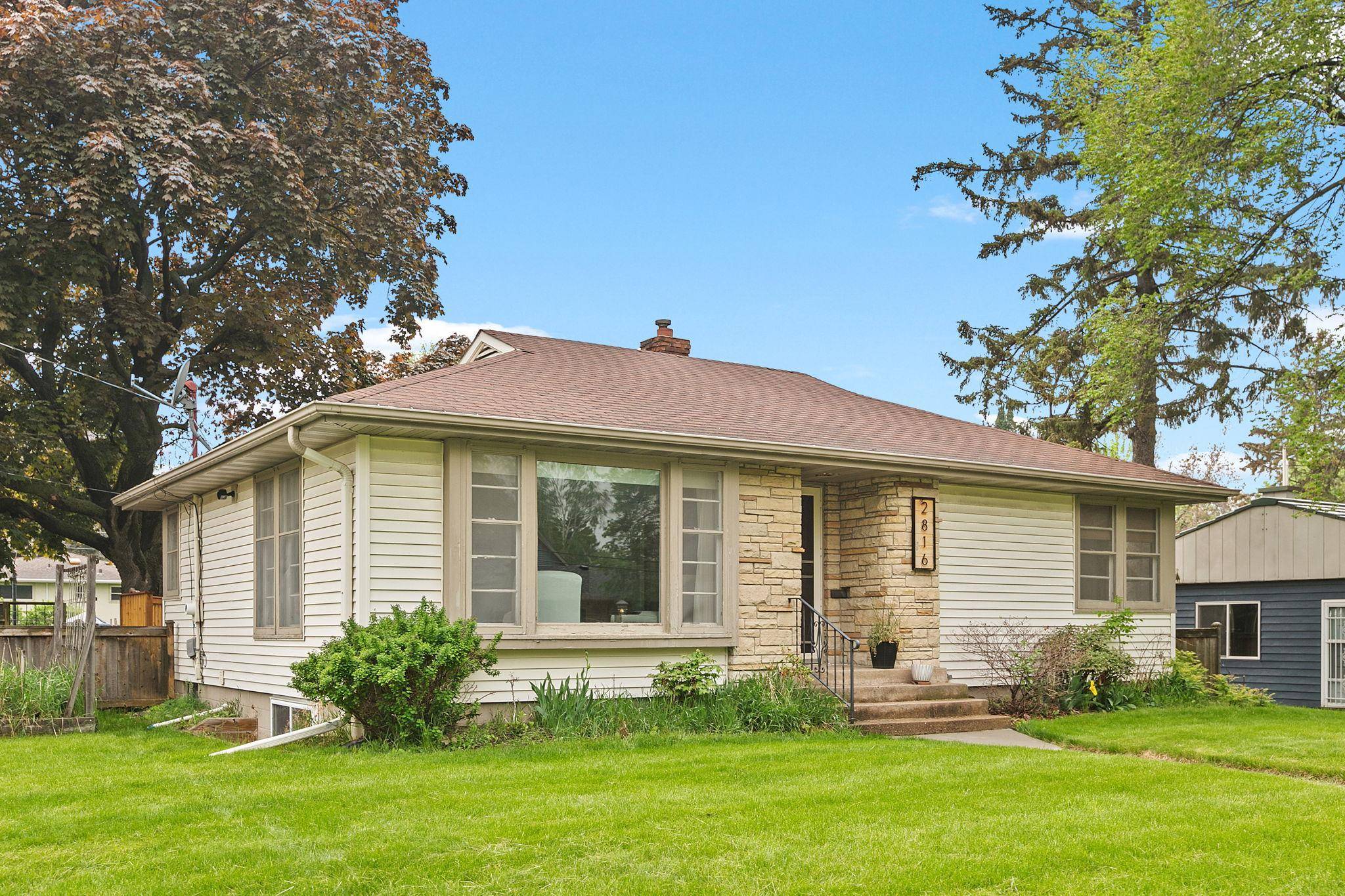 2816 Roosevelt ST NE, Saint Anthony, MN 55418