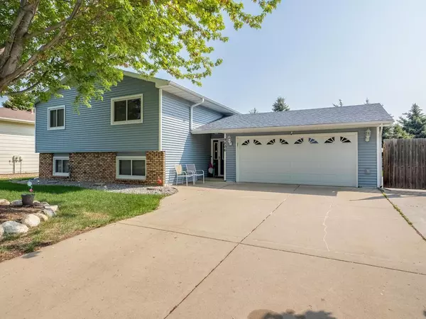 9806 Valley Forge LN N, Maple Grove, MN 55369