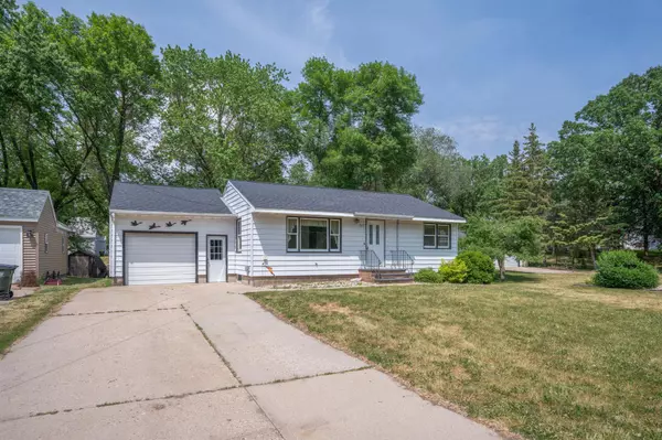 317 1st AVE NE, New London, MN 56273