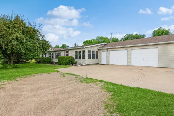 53060 Rush Lake TRL, Rush City, MN 55069