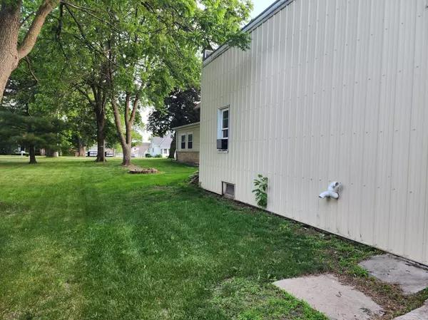 Truman, MN 56088,302 E Ciro ST