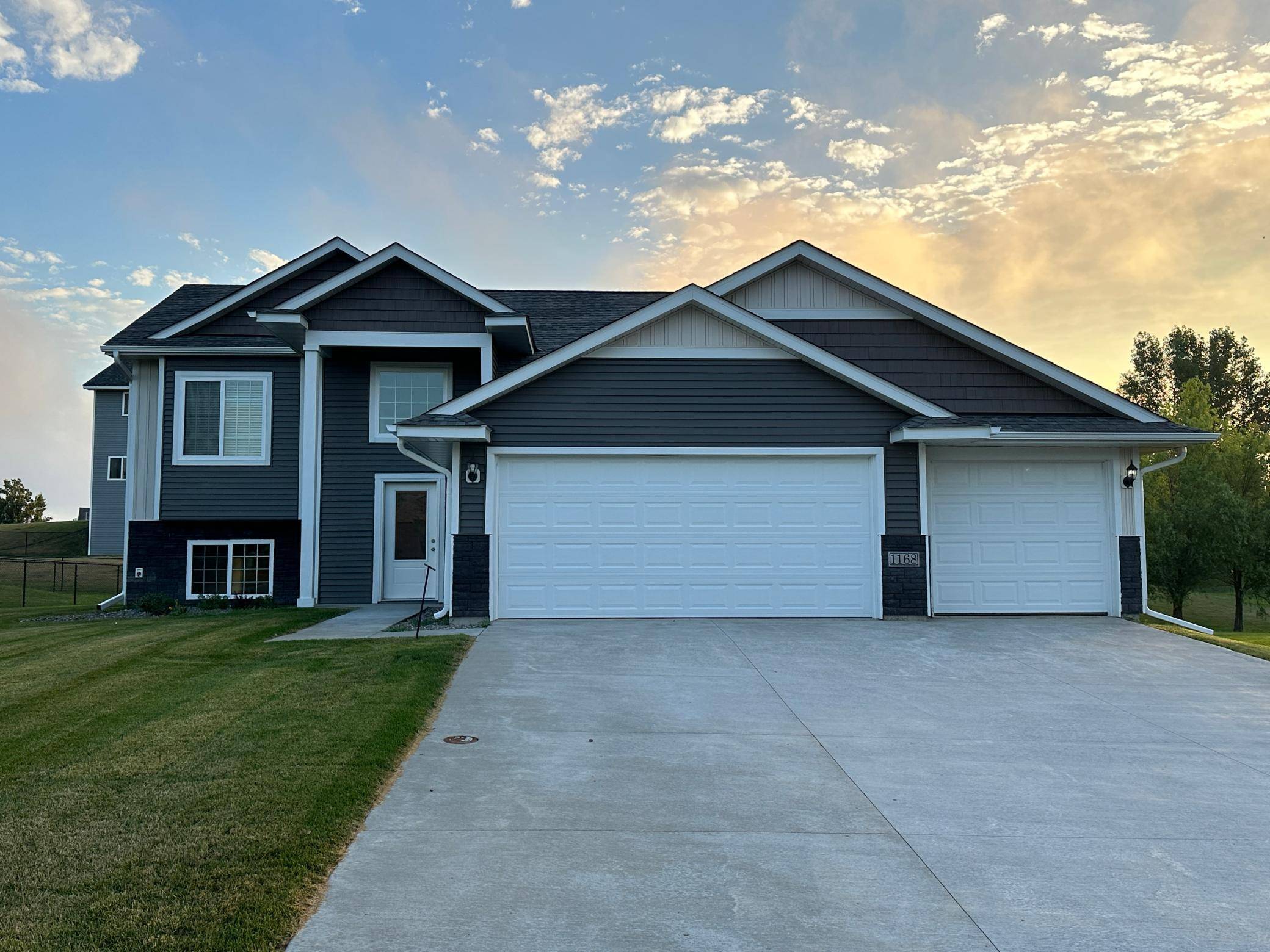 1168 Woodland DR, Howard Lake, MN 55349
