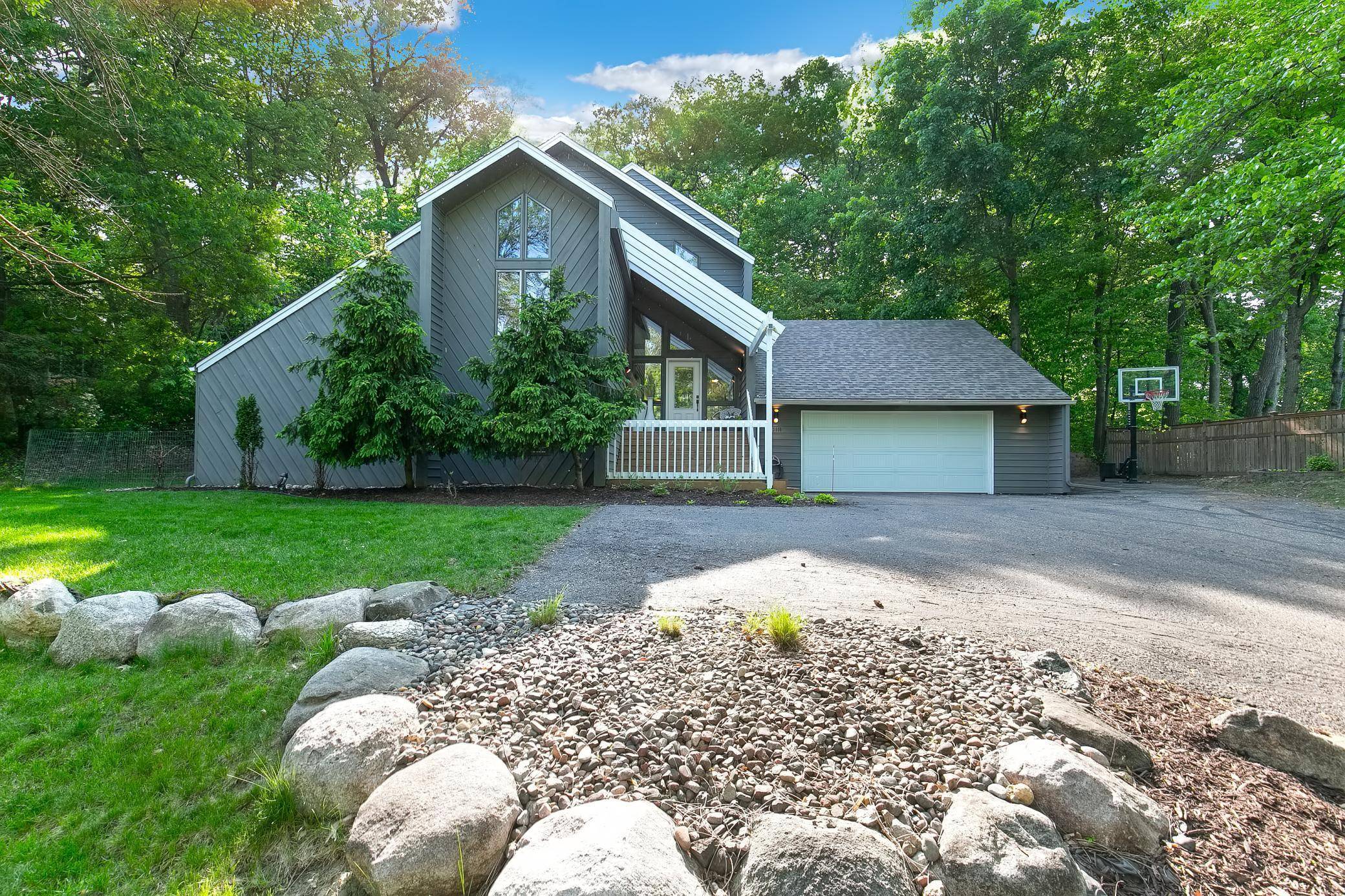 Minnetonka, MN 55305,13900 Hill Ridge DR