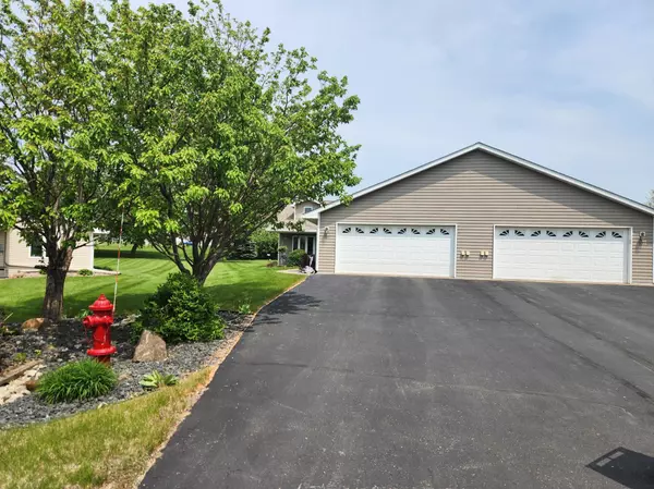 326 Meadowview CT, Baldwin, WI 54002