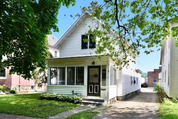 366 W 4th ST, Winona, MN 55987