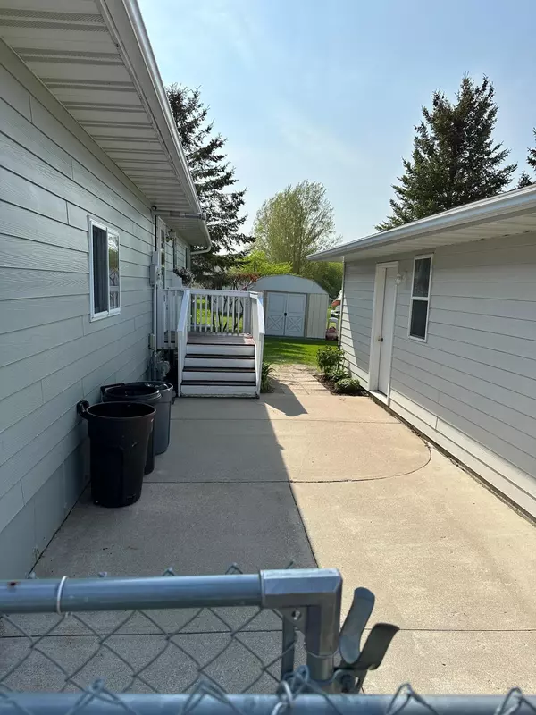 Warroad, MN 56763,201 Lincoln CT SW