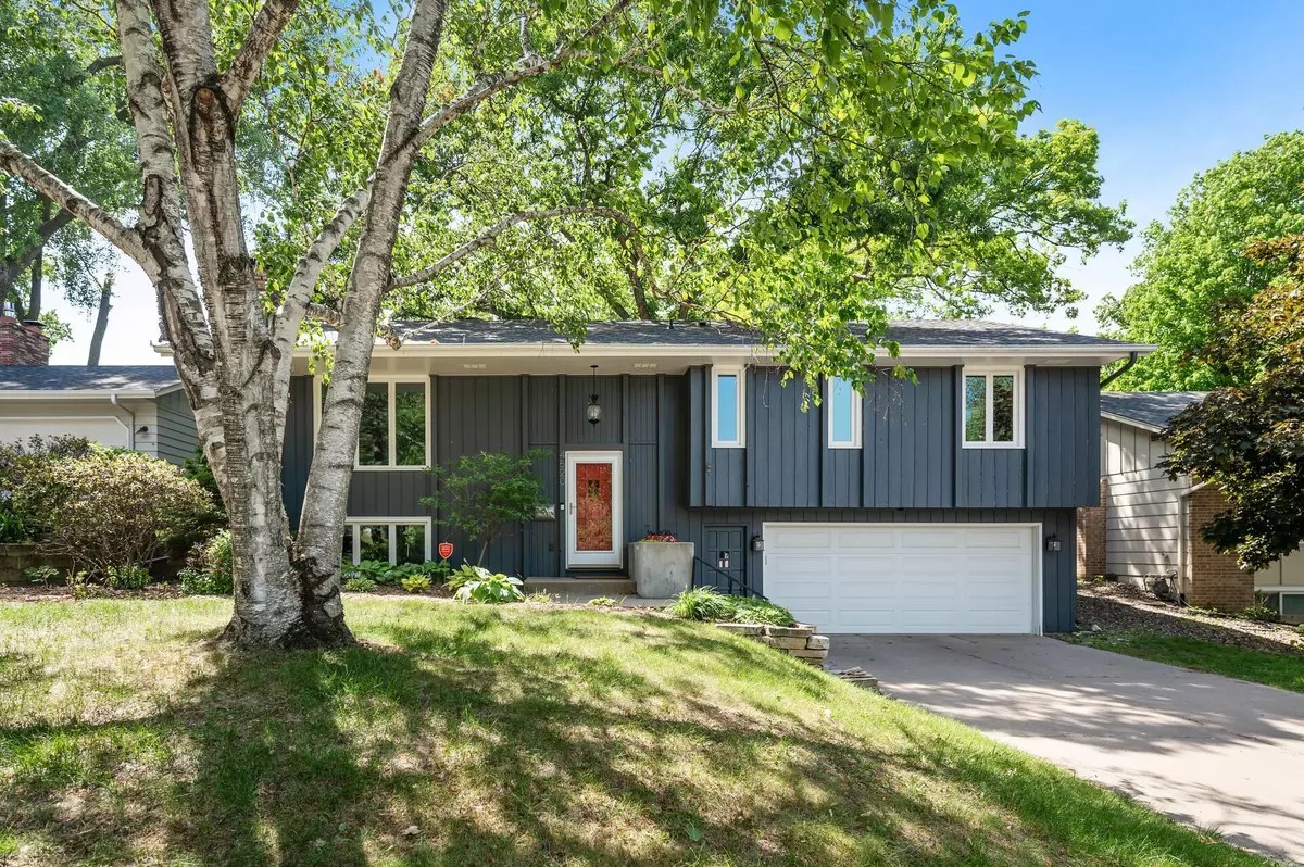 Edina, MN 55436,4520 Parkside LN