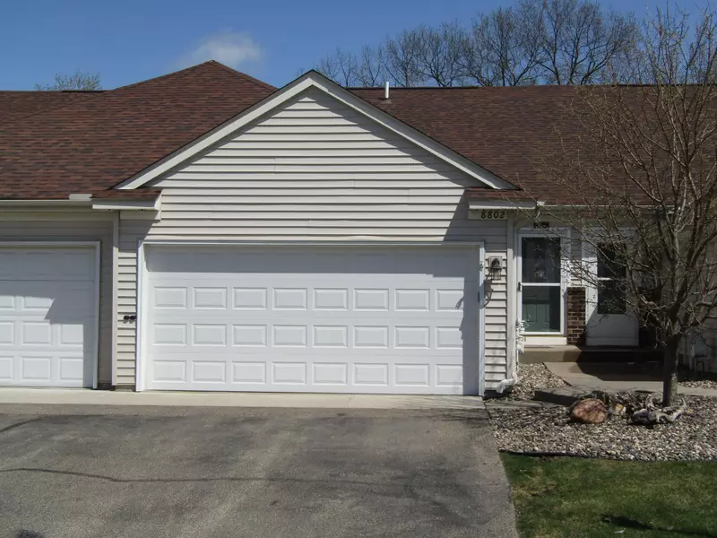 8802 Coffman PATH, Inver Grove Heights, MN 55076