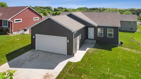 856 Ridgecrest ST, River Falls, WI 54022