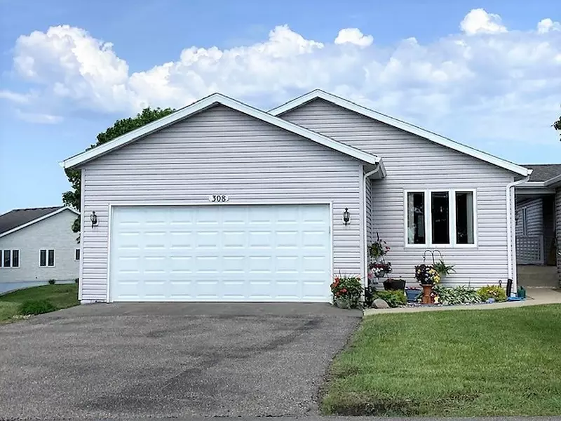 308 Scenic CIR, Winsted, MN 55395