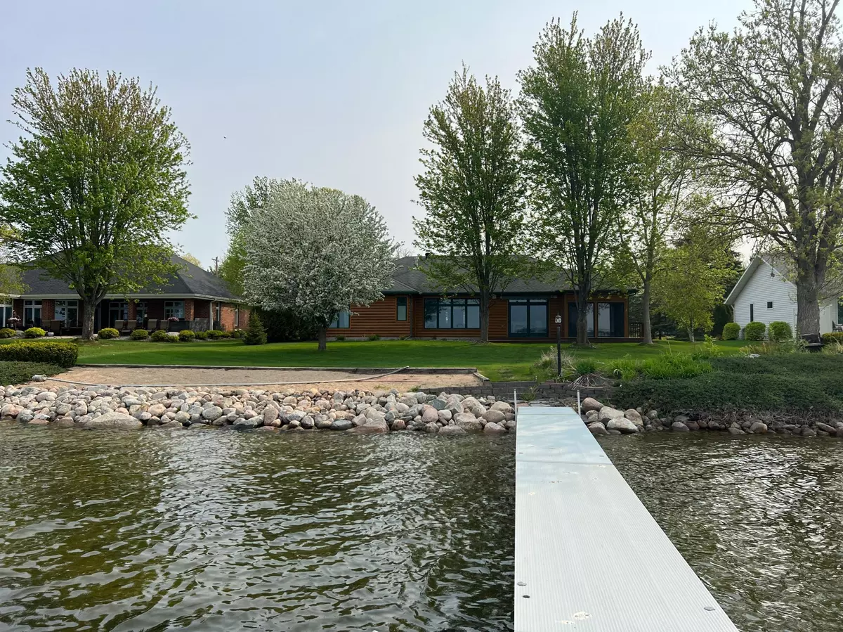 Detroit Lakes, MN 56501,1756 E Shore DR