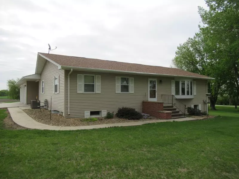 725 S Freeman AVE, Luverne, MN 56156