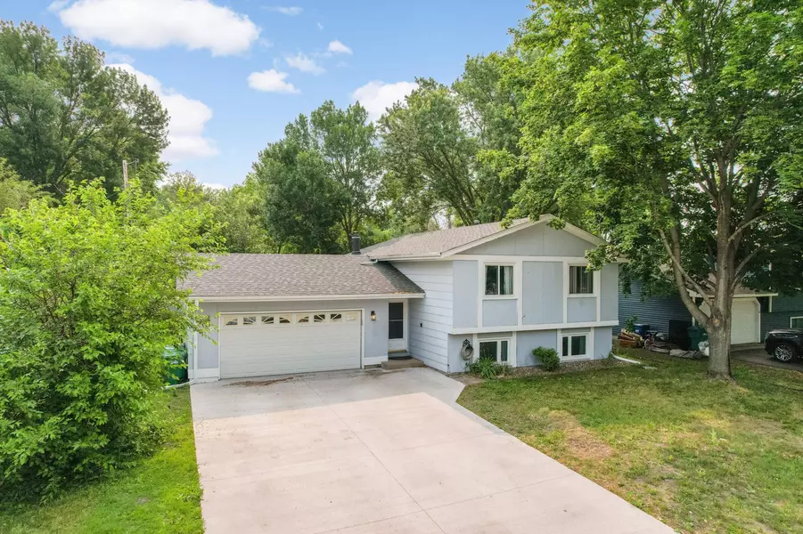 9720 Forestview LN N, Maple Grove, MN 55369