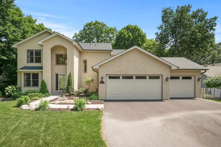 1145 Falls Curve, Chaska, MN 55318