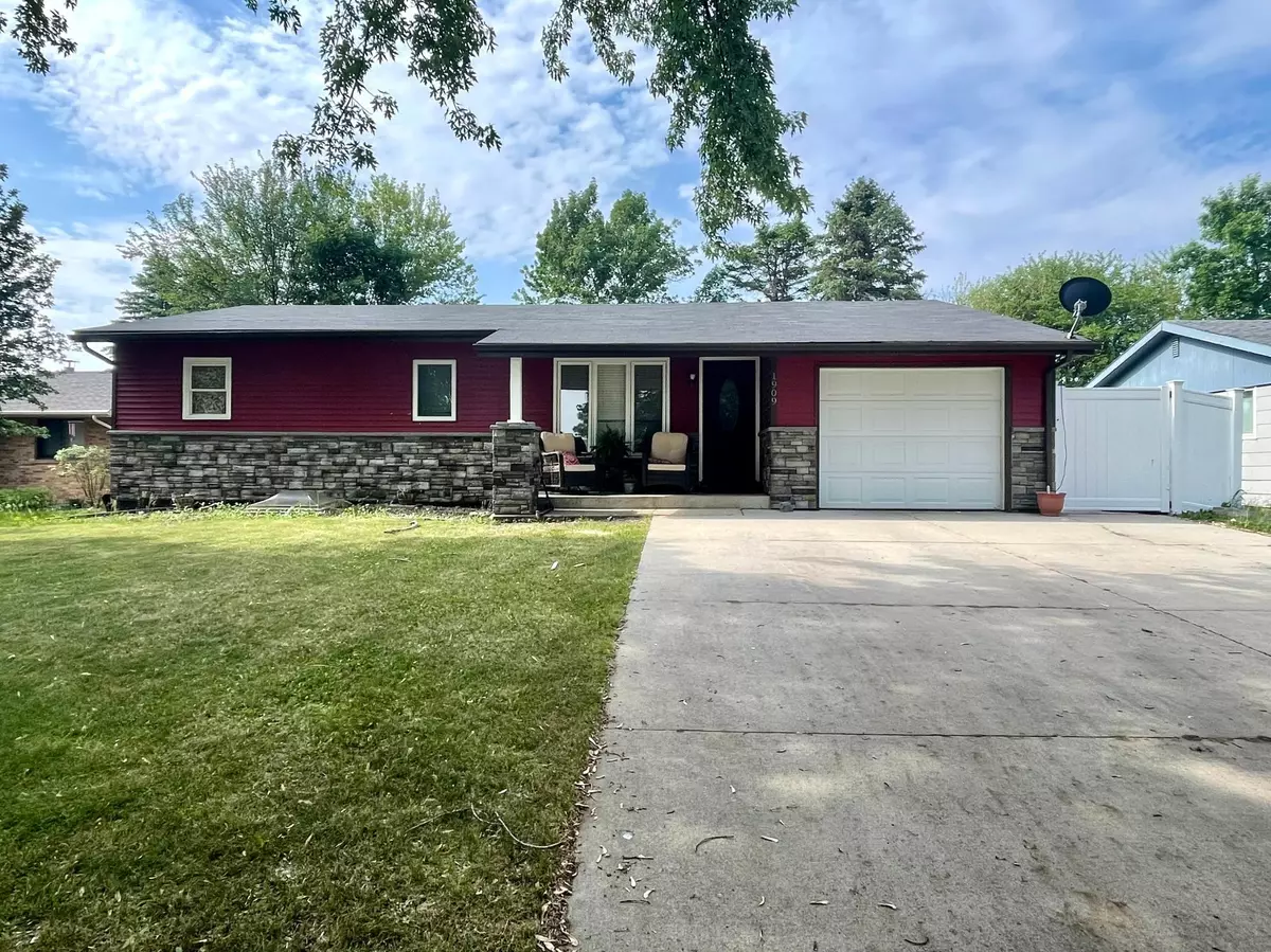 Worthington, MN 56187,1909 Willow AVE