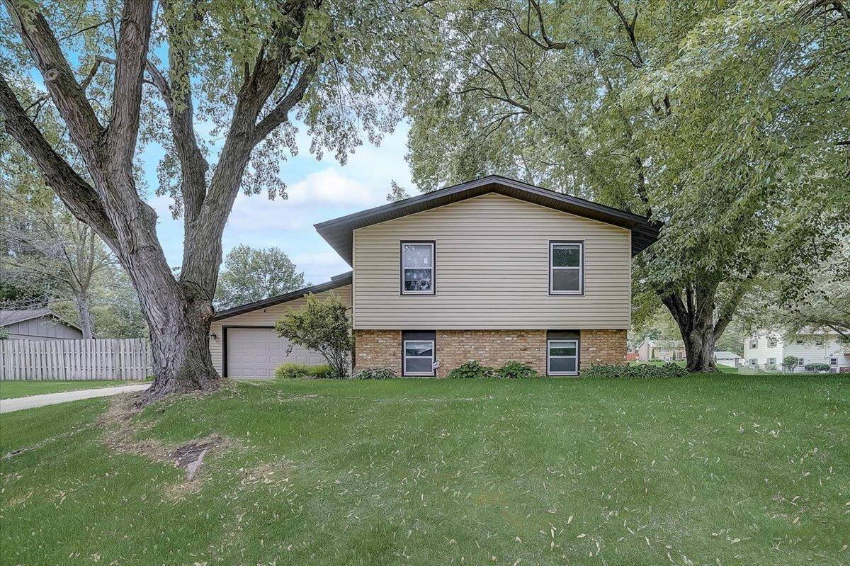 2609 Highland DR, Burnsville, MN 55337