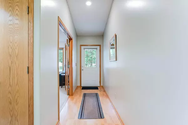 Vadnais Heights, MN 55127,816 Garceau LN