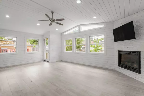 Minneapolis, MN 55410,5844 Thomas AVE S