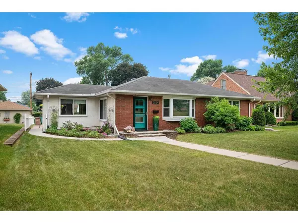 2524 Saint Anthony BLVD, Saint Anthony, MN 55418