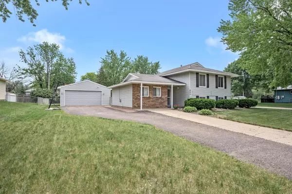 Apple Valley, MN 55124,864 Whitney DR