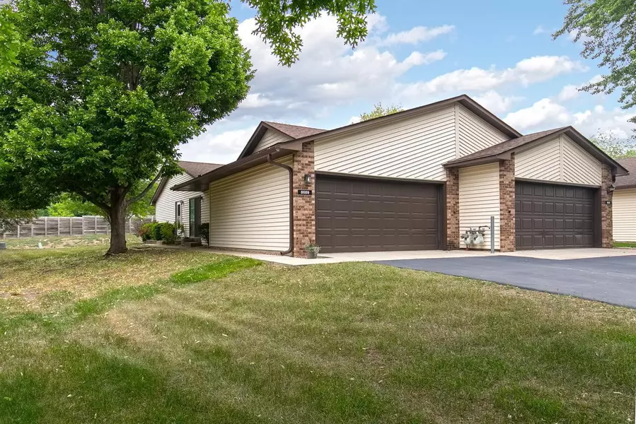 8689 134th ST W, Apple Valley, MN 55124