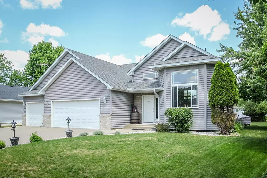 2218 Viking DR, Saint Cloud, MN 56301