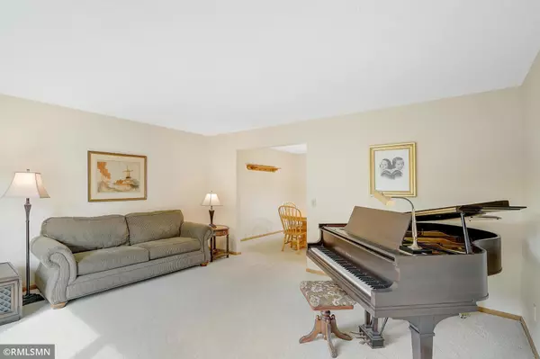 Mahtomedi, MN 55115,193 Loretta LN