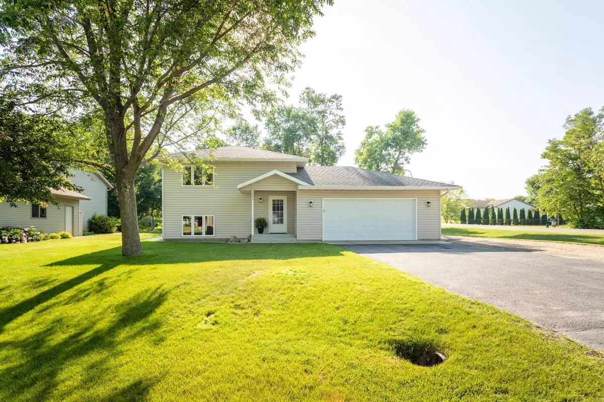 Alexandria, MN 56308,203 Darling PL