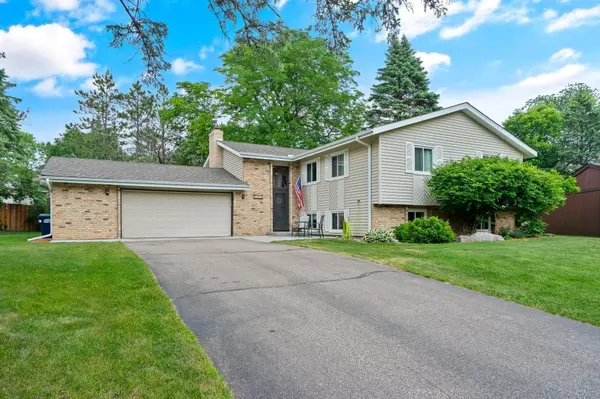 Burnsville, MN 55337,3317 Red Oak CIR S