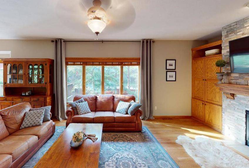 516 Salem CT, Mahtomedi, MN 55115
