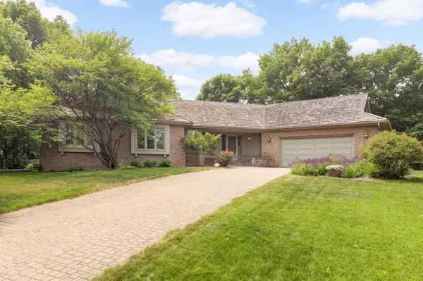 11593 Mount Curve RD, Eden Prairie, MN 55347