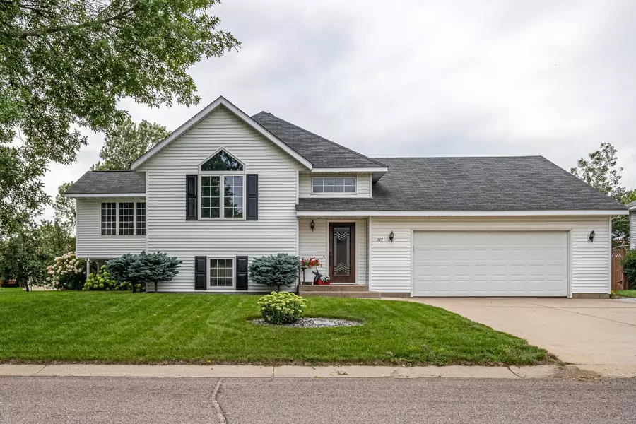 143 Cedar DR S, Lester Prairie, MN 55354