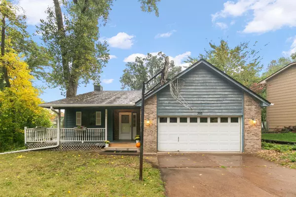 395 Dartmoor RD, Mahtomedi, MN 55115