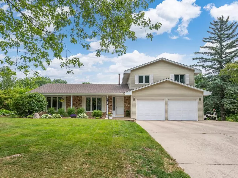 5209 Sequoia DR, Minnetonka, MN 55345