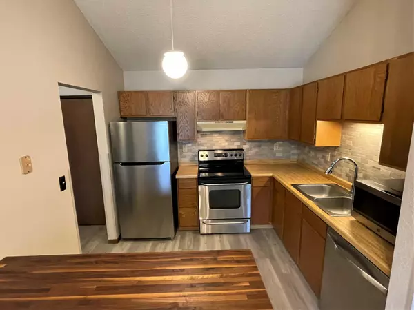 3440 Golfview DR #301, Eagan, MN 55123