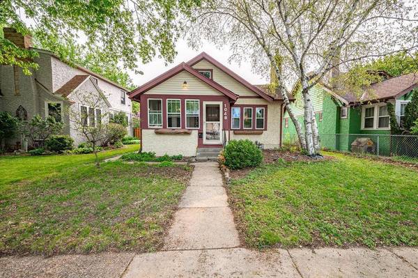 1048 Ottawa AVE,  West Saint Paul,  MN 55118