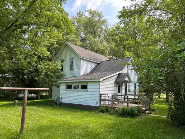 Hammond, WI 54015,860 190th ST