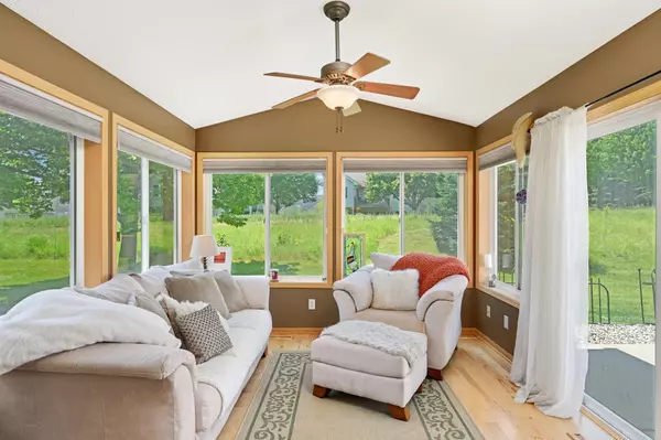 Savage, MN 55378,6522 Brook LN