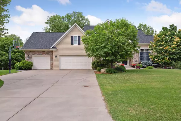 3535 Crestmoor DR, Woodbury, MN 55125