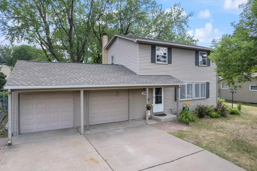 2560 Dorothy AVE, White Bear Lake, MN 55110