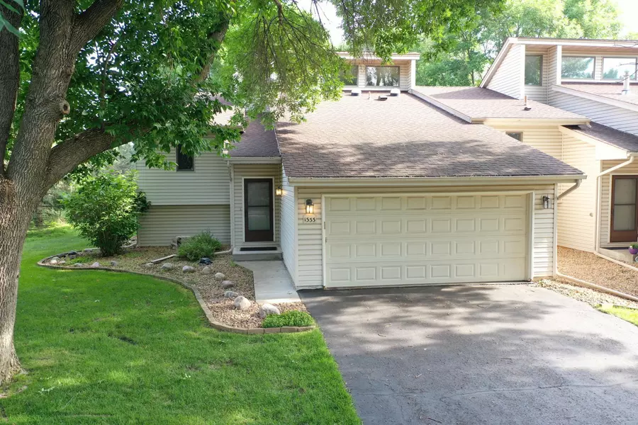 1333 Sunview DR, Shoreview, MN 55126