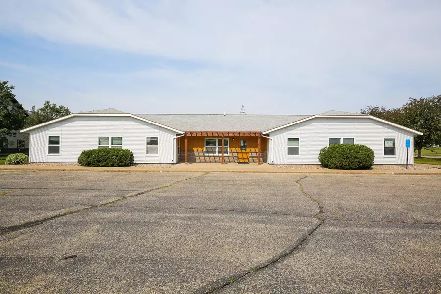 311 W Gabrielson RD, Luverne, MN 56156