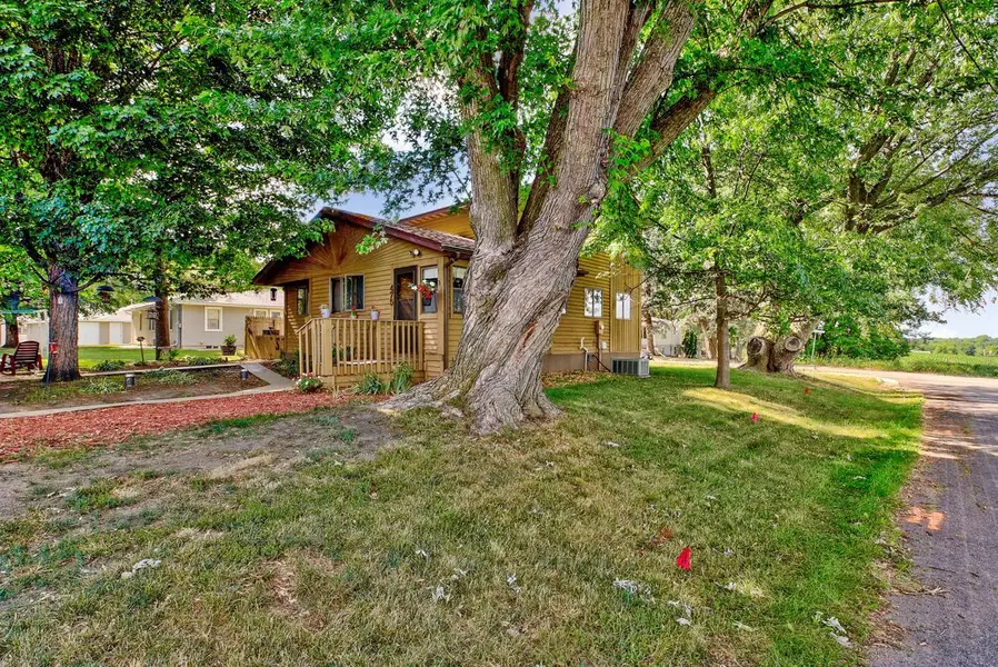 475 E Washington ST, Le Center, MN 56057