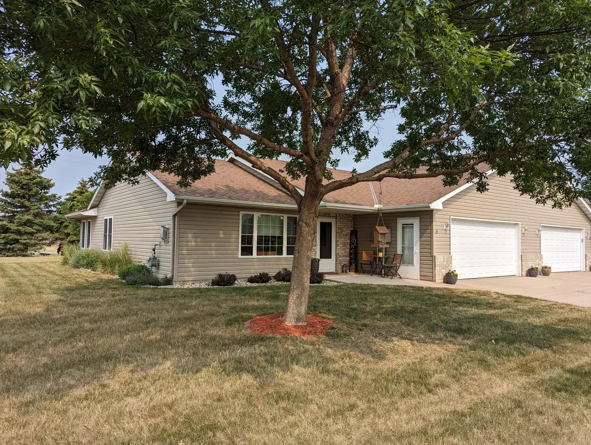 Lester Prairie, MN 55354,21 Hana ST