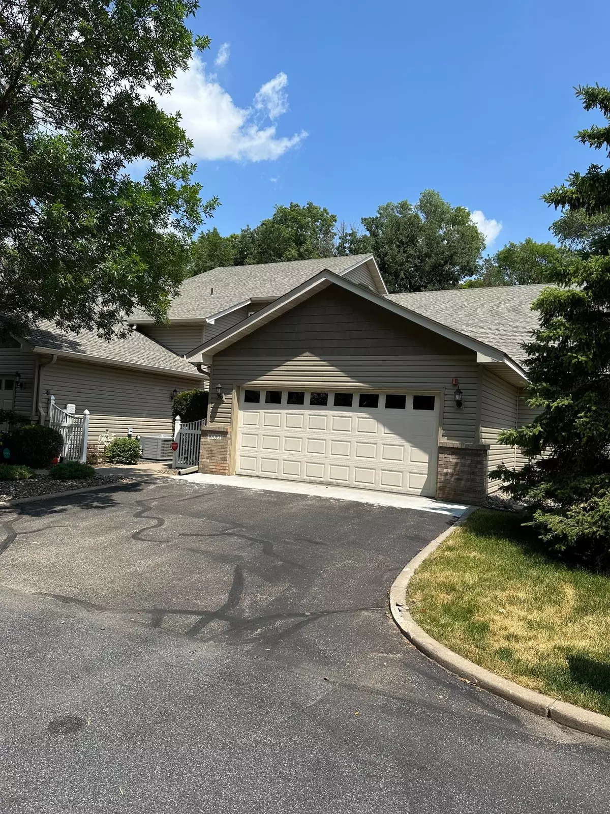 Minnetonka, MN 55305,10010 Cove DR