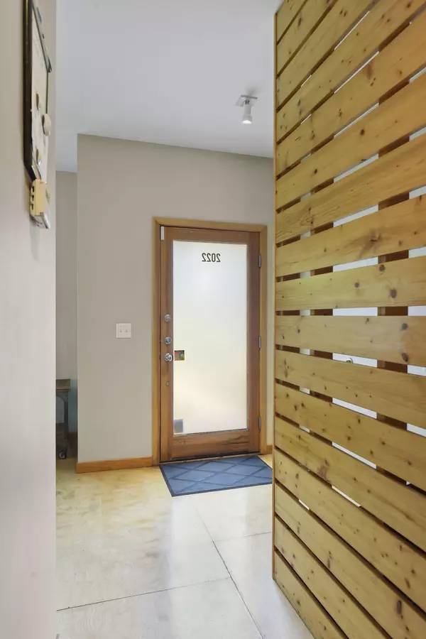 Minneapolis, MN 55404,2022 21st AVE S