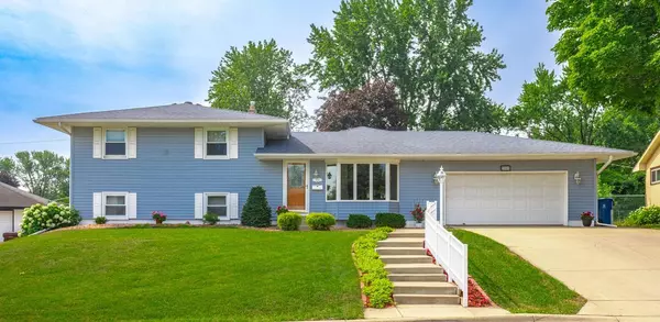 Inver Grove Heights, MN 55076,7130 Carmen AVE