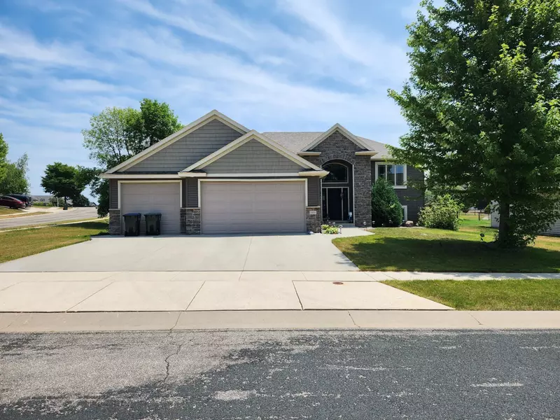 6480 Shetland DR NW, Rochester, MN 55901