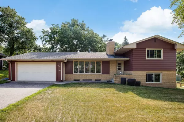 2154 Perry AVE N, Golden Valley, MN 55422